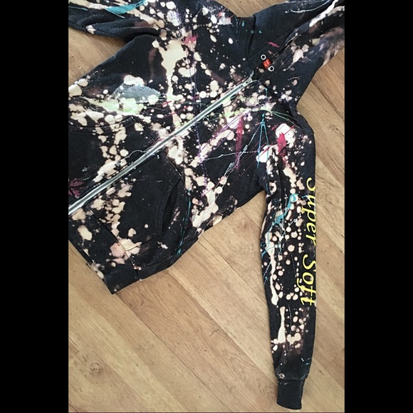 BUTTER Sweatshirt - Picture 2 of 5